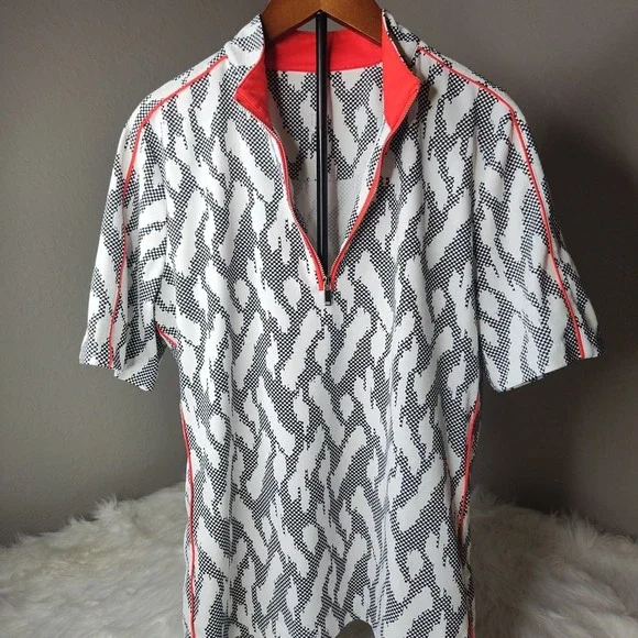 Tail Women's Multicolor Artsy/Geometric Print Short Sleeve‎ 1/4 Zip Top Size Med - Picture 2 of 6